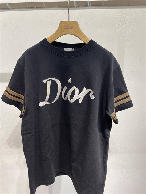 dior t shirt logo|Mehr.